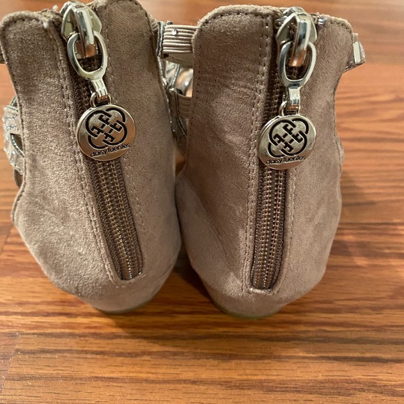 Sandals - Picture 3 of 4